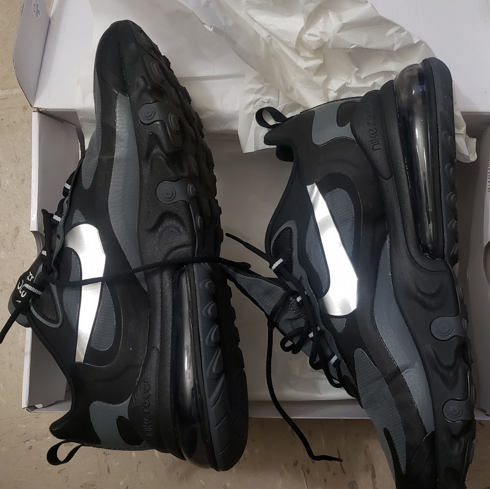 NIKE Air Max React 270